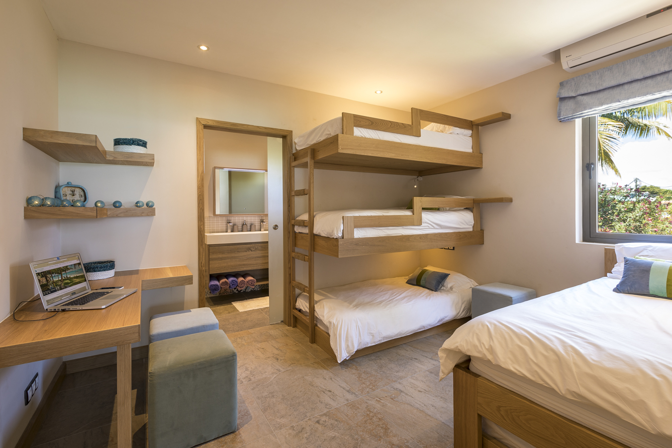 KotNor bedroom 4 beds