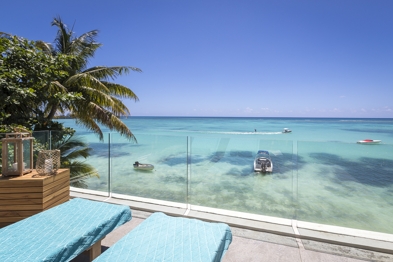 KotNor terrasse sun beds sea view