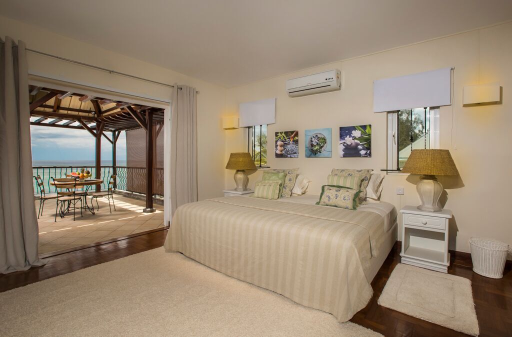 Villa-Tamarin-Bedroom