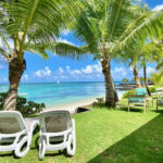 Villa Frensia - Beachfront garden sun beds